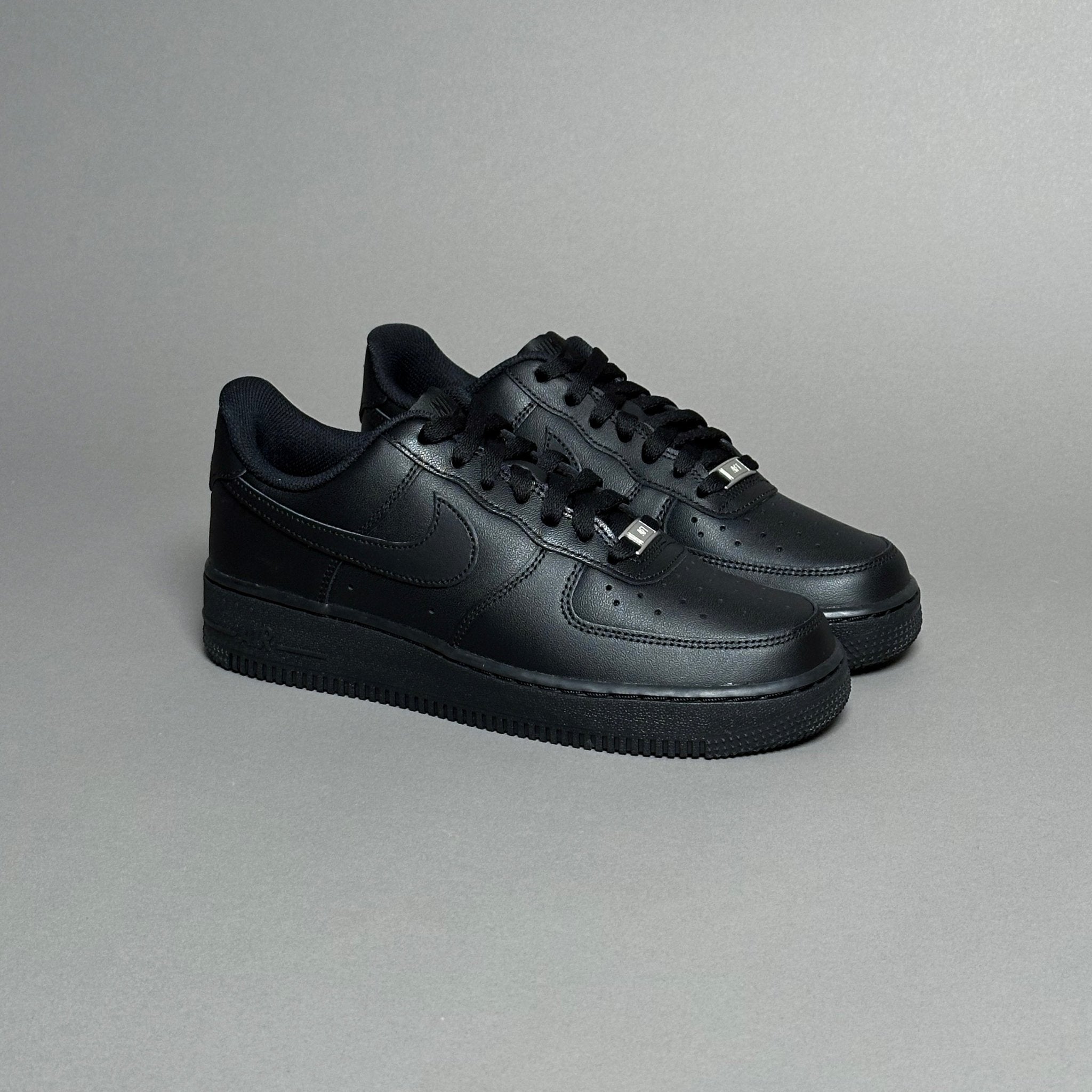 Nike Air Force 1 Black Low - EV8 Style