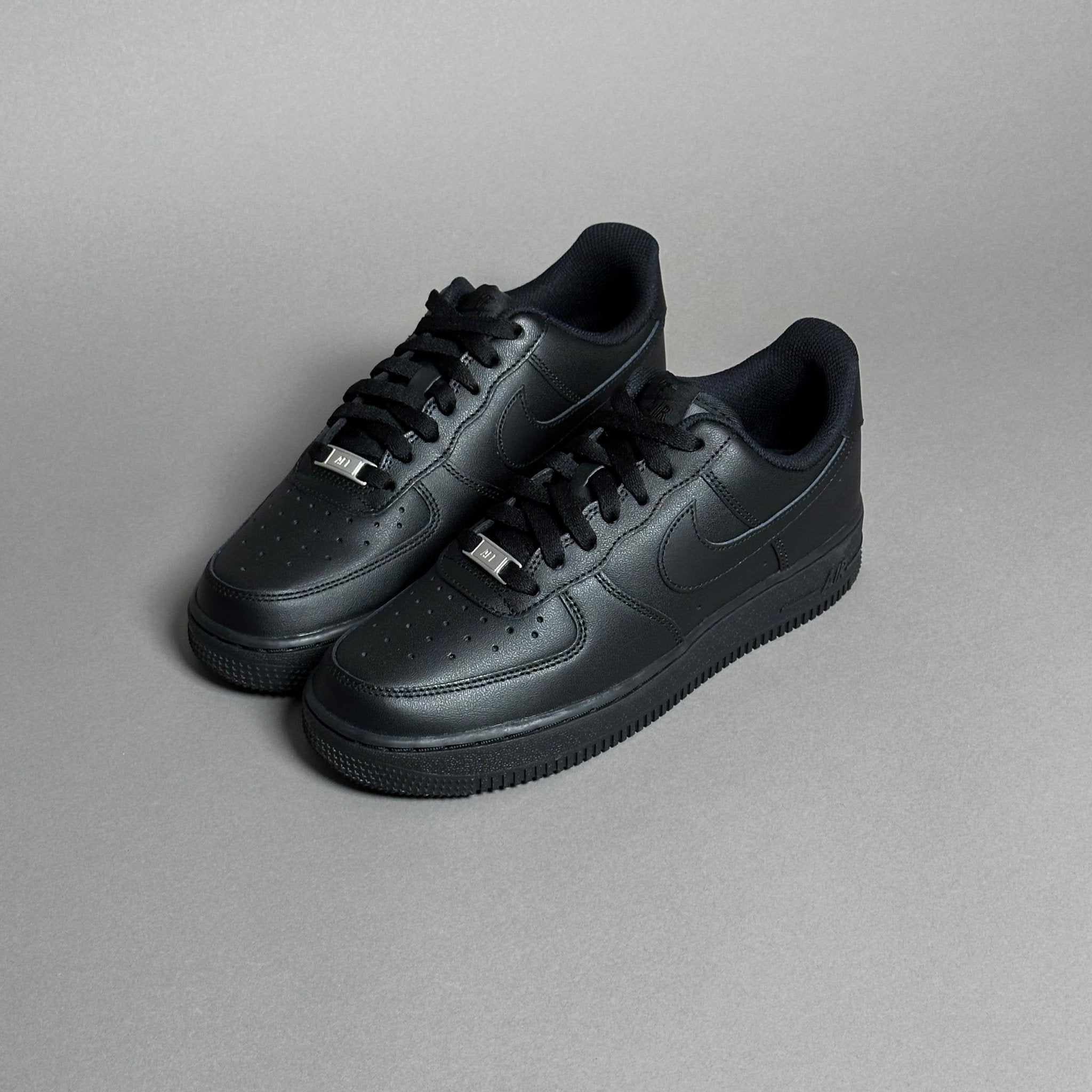 Nike Air Force 1 Black Low - EV8 Style